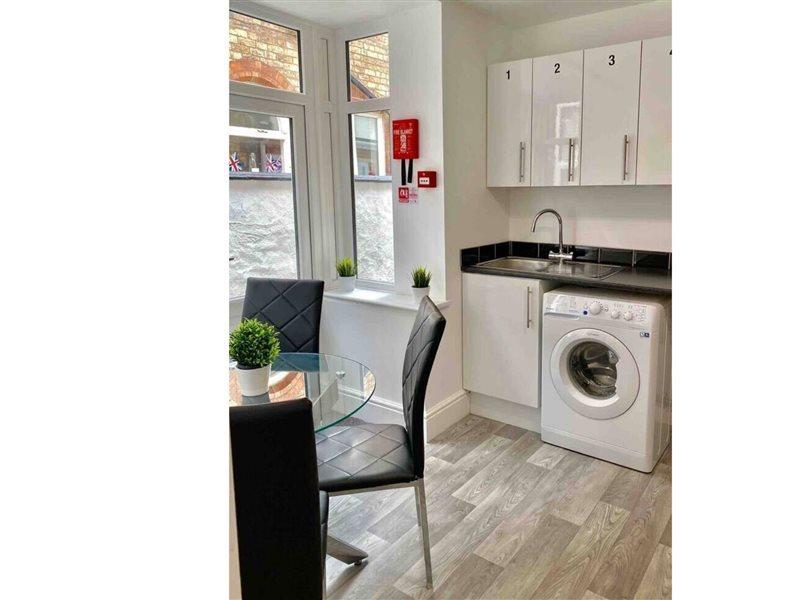 Oyo Hillcrest Studio Apartments クリーソープス エクステリア 写真